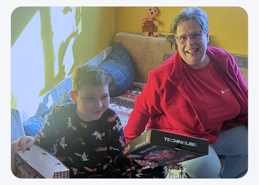 Peti egy olyan különleges biológiai kezelést kap, amely lehetővé tette, hogy otthon lehessen a kórházi időszak után.